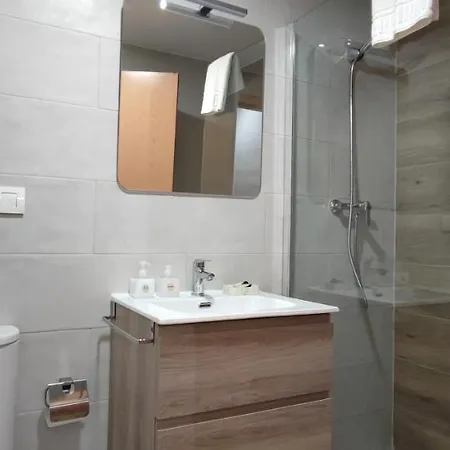 Apartamento Esguil, Con Piscina, A 3 Km De La Playa Vut-2995-as